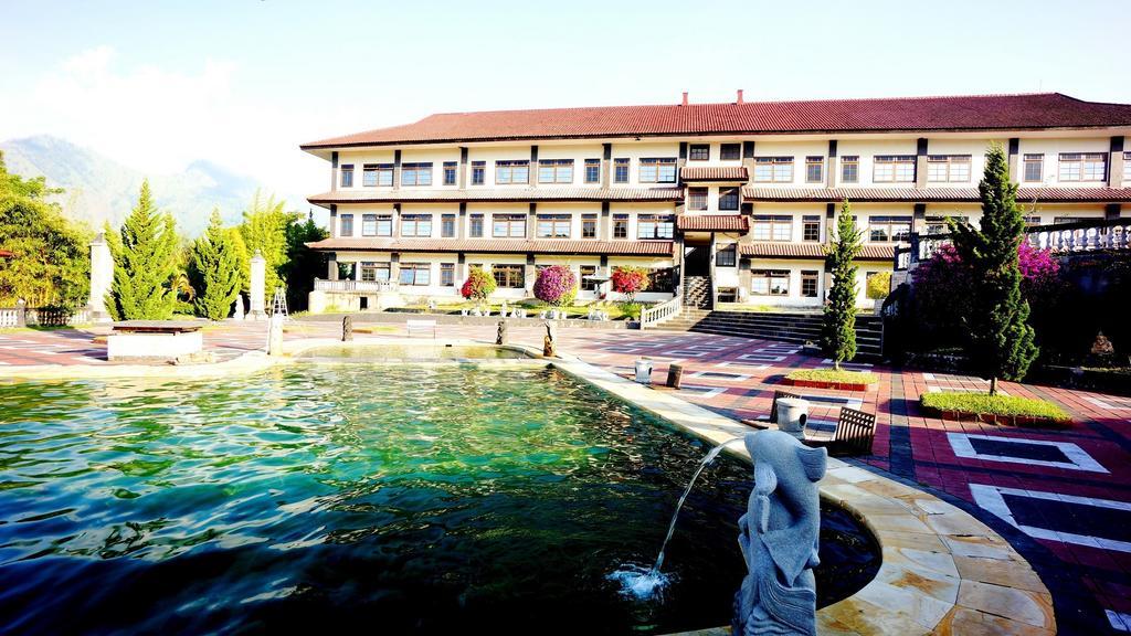 Puri Bening Lake Front Hotel Kubu Eksteriør billede